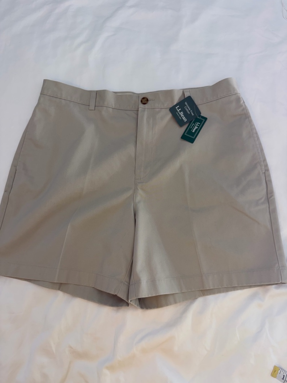 L.L.Bean Men’s Classic Chino Shorts in Khaki Wrinkle Free Cotton 37 Waist 6 In